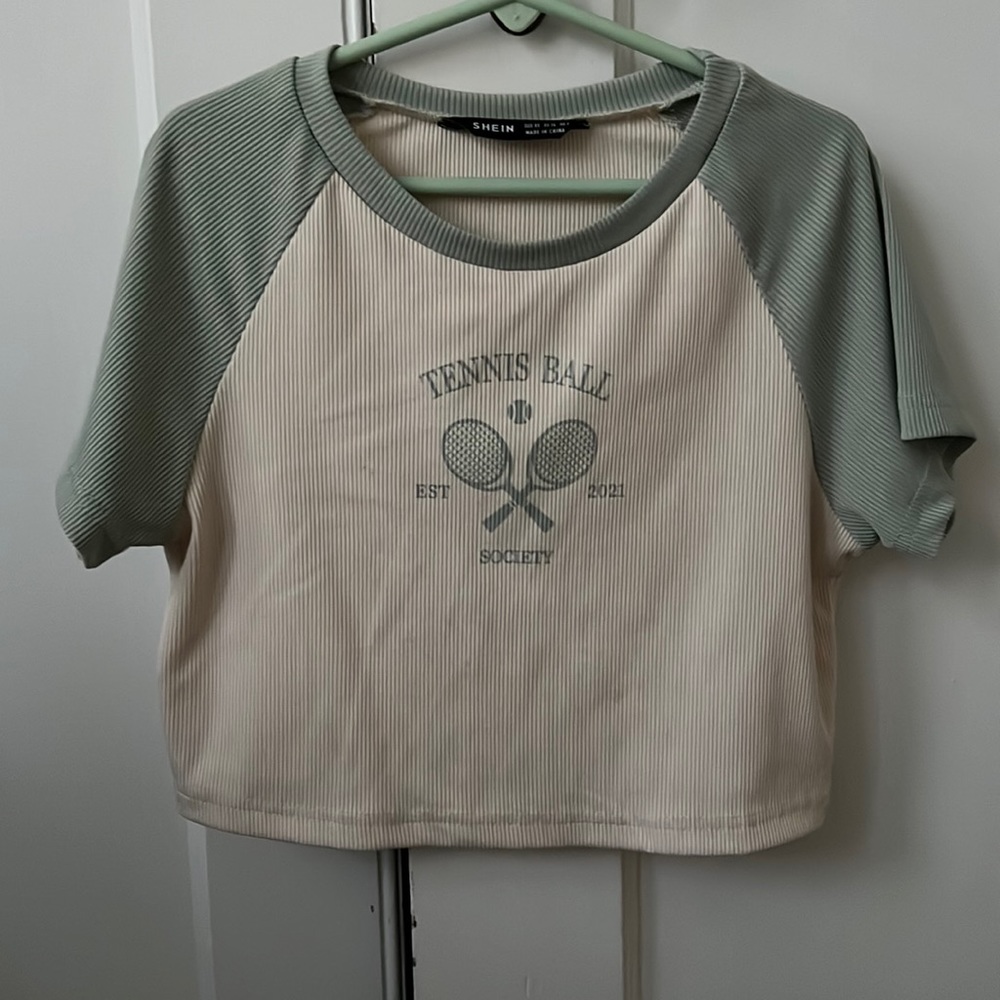 Reason for selling: gifted by a friend but ended up being too small